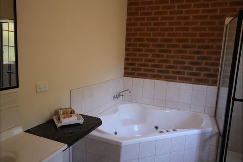 Top Of The Town Motor Inn Yackandandah - Brisbane 4u 9