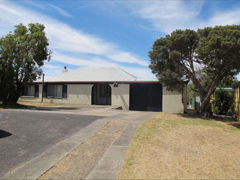 Carthew Street Holiday Home - Tourism Brisbane 0