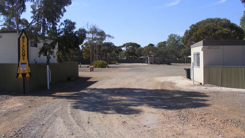Woomera Traveller's Village And Caravan Park - Brisbane Tourism 0