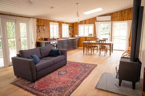 Sandalwood Shearing Shed - Brisbane 4u 8