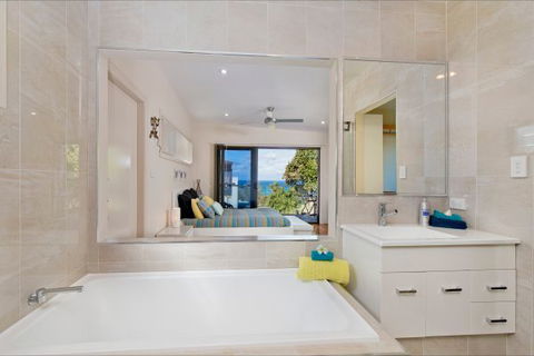 Akama Vista - Couple's Retreat - Brisbane 4u 4