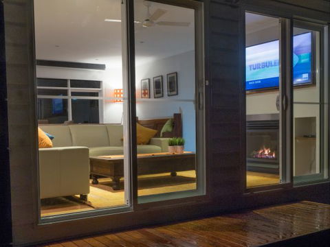 Alice's Palace Ocean Grove - Brisbane 4u 2