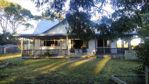 Arties Cottage Accommodation - Brisbane 4u 0