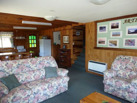 Arties Cottage Accommodation - Brisbane 4u 1