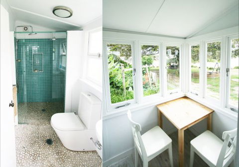 Aurora Beachfront Cottage - Brisbane 4u 5