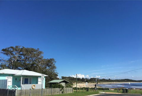 Aurora Beachfront Cottage - Brisbane 4u 6
