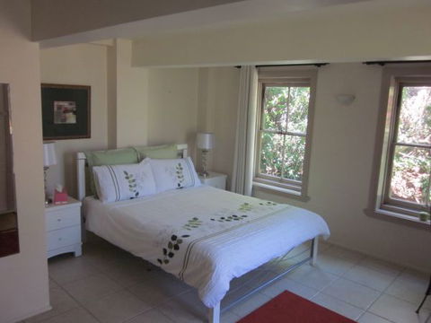 Bangalow Studio Apartment - Brisbane 4u 1