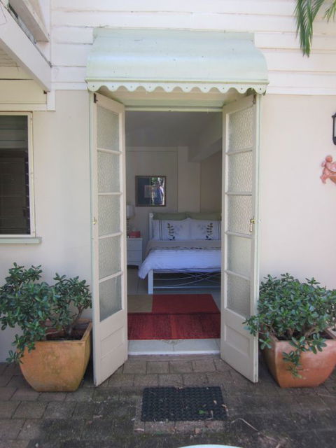 Bangalow Studio Apartment - Brisbane 4u 3