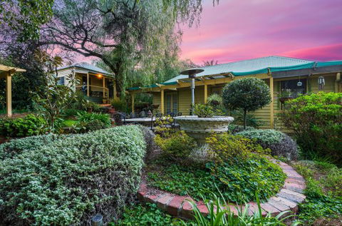 Bendigo Cottages Bed And Breakfast - Tourism Brisbane 0