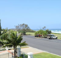 Breakers 1 / 5 at Yamba - Brisbane Tourism
