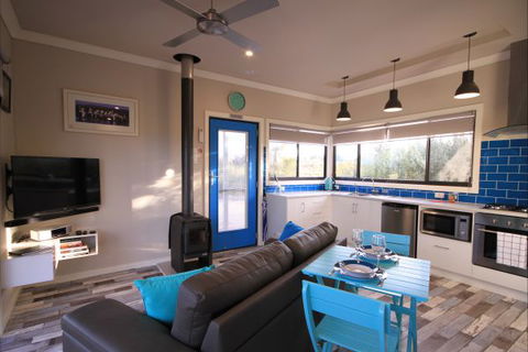 Coorong Cabins - Tourism Brisbane 4