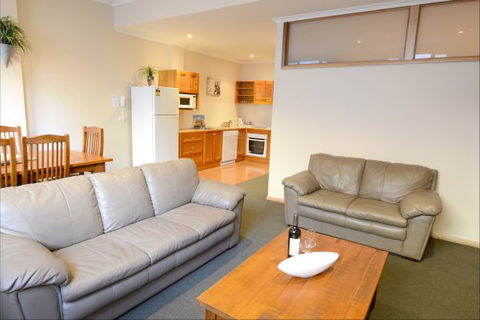 Falls Creek Country Club - Brisbane 4u 9