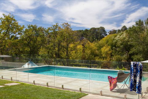 Flop House - Brisbane Tourism 2