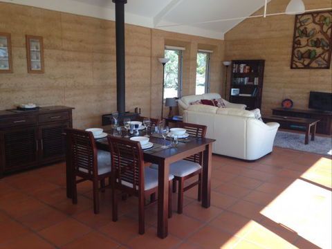 Muntiri Lodge Eco Retreat - Brisbane Tourism 3