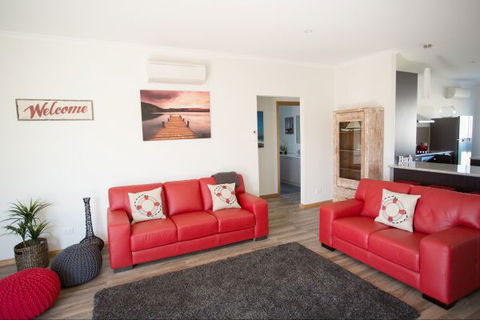 RED FIN Part Of BLUE FIN HOLIDAY HOMES - Brisbane 4u 0
