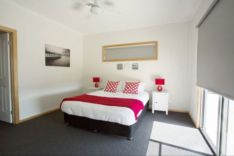 RED FIN Part Of BLUE FIN HOLIDAY HOMES - Brisbane 4u 3