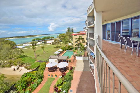 Sails Resort On Golden Beach - Brisbane 4u 1