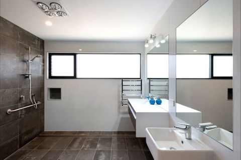 Sea La Vie: Shoalhaven Heads - Brisbane 4u 5