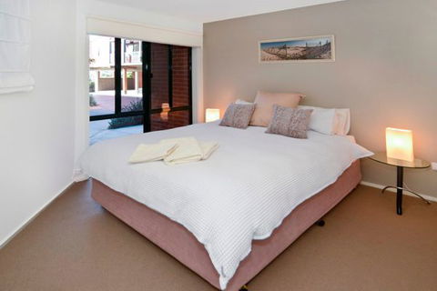 Unit 5 Wyuna Queenscliff - Brisbane Tourism 4