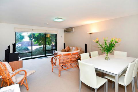 Unit 5 Wyuna Queenscliff - Brisbane Tourism 6