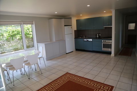 A Beach House Near Manly Two - Brisbane 4u 2