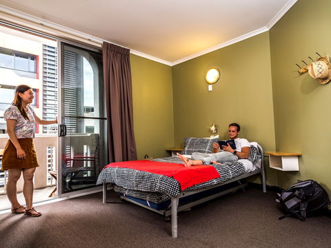 Adelaide Central YHA - Brisbane 4u 1