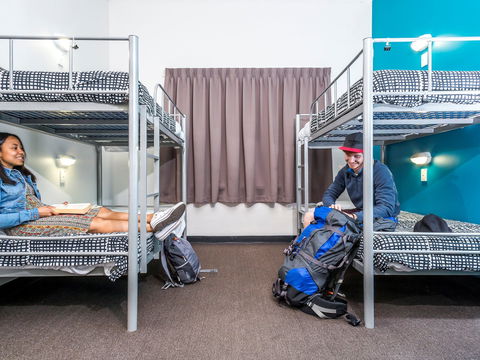 Adelaide Central YHA - Brisbane 4u 3