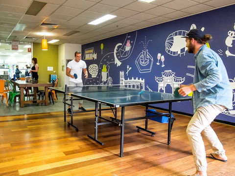 Adelaide Central YHA - Brisbane 4u 4