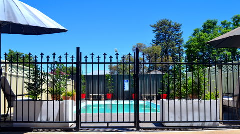 All Settlers Motor Inn - Brisbane 4u 1