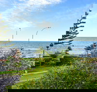 Ariadne - A Hop Skip and a Jump to the Beach with Sea Views - Brisbane 4u