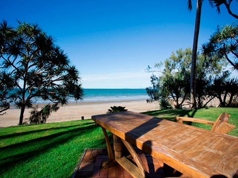 Beachfront Zilzie Holiday Home And Cottage - Tourism Brisbane 1