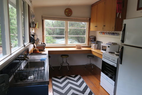 Binalong Bay Beach Shack - Tourism Brisbane 1