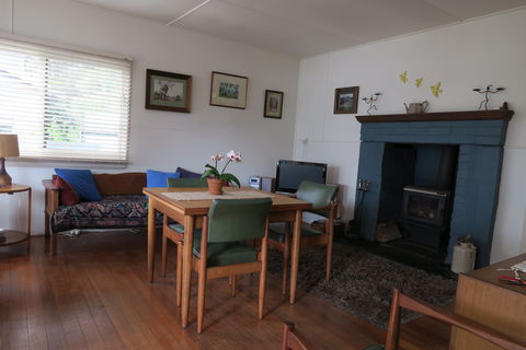 Binalong Bay Beach Shack - Tourism Brisbane 5