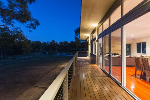 Blue Cliff Retreat - Brisbane Tourism 2