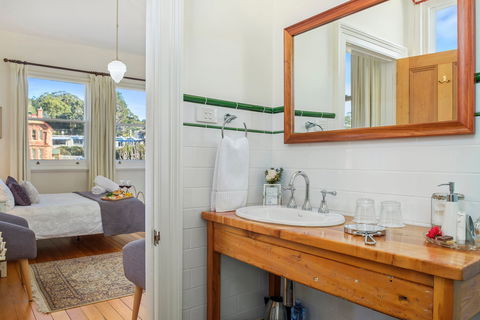 Cygnet Old Bank B&B - Tourism Brisbane 2