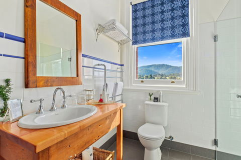 Cygnet Old Bank B&B - Tourism Brisbane 4