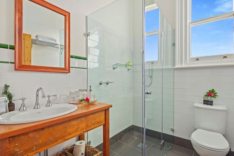 Cygnet Old Bank B&B - Tourism Brisbane 5