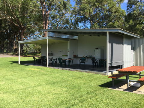 Emerald Tiki Village Caravan Park - Brisbane 4u 1