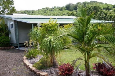Halls Country Cottages - Brisbane Tourism 0