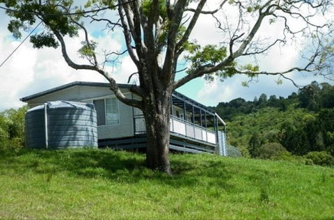Halls Country Cottages - Brisbane Tourism 1