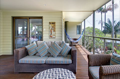 Jimmy's Beach House: Belongil Beach - Brisbane Tourism 2