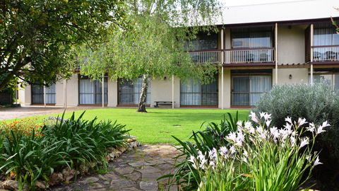 Coonawarra Motor Lodge - Tourism Brisbane 0