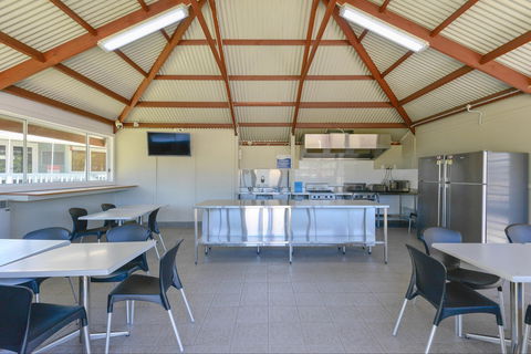 NRMA Sydney Lakeside Holiday Park - Tourism Brisbane 7