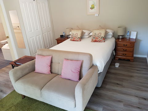 Oyster Cove Chalet - Tourism Brisbane 9