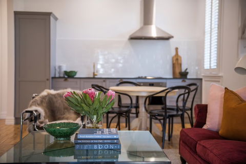 Rowlee Vineyard Villa - Brisbane Tourism 1
