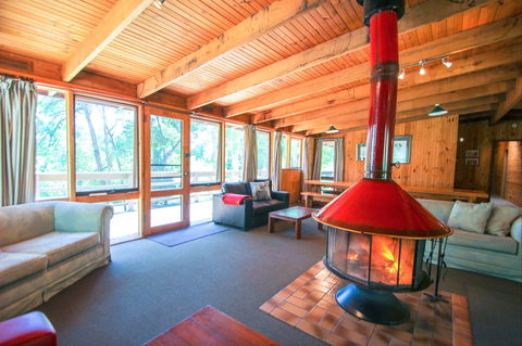 Sambar Lodge - Tourism Brisbane 1