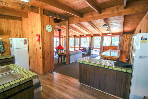 Sambar Lodge - Tourism Brisbane 3