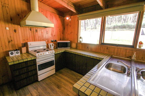 Sambar Lodge - Tourism Brisbane 4