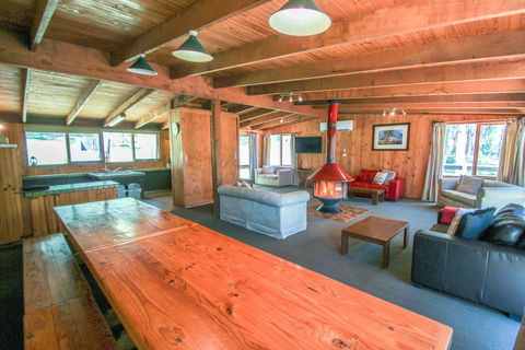 Sambar Lodge - Tourism Brisbane 5