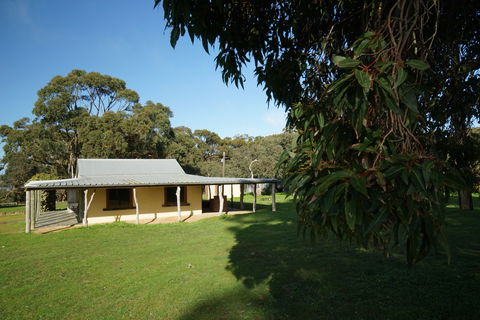Southern Ocean Retreats - Goondooloo Cottage - Tourism Brisbane 0